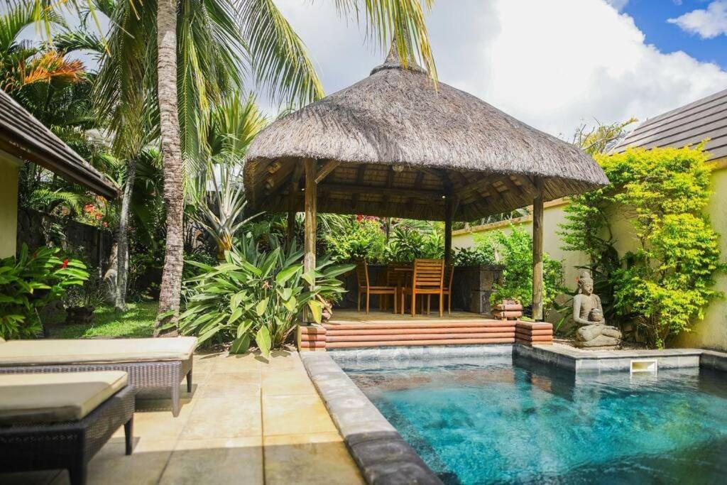 Villa Tropicale Balinaise Intimiste Гранд-Бэй Экстерьер фото